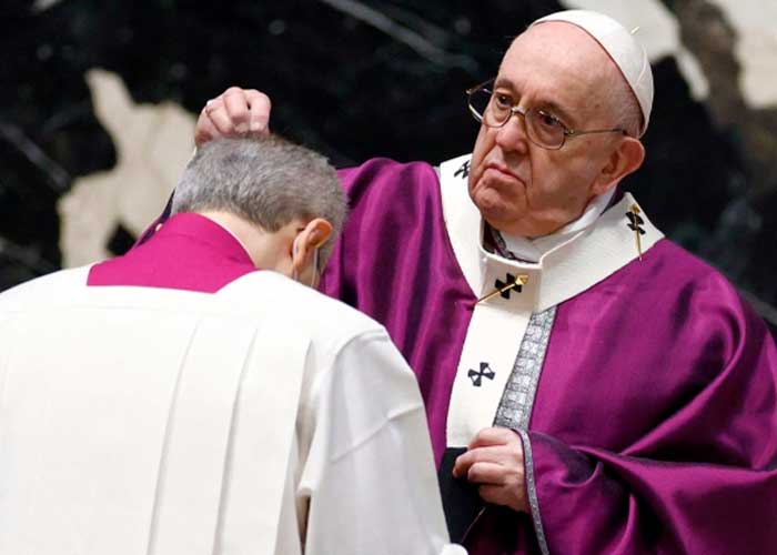 El Papa Francisco no celebrará miércoles de ceniza por reposo 