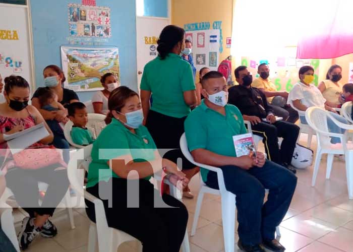 Ministerio de la Familia imparte taller "Crianza con Ternura" en Juigalpa