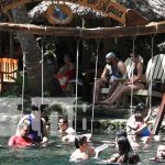 La entrada a esta piscina natural cuesta 5 dólares para los turistas extranjeros, en el caso de los turistas nacionales el precio es un poco más bajo.