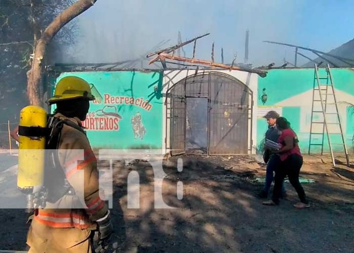  Tremendo incendio en León, quema rancho principal de "Los Norteños" 