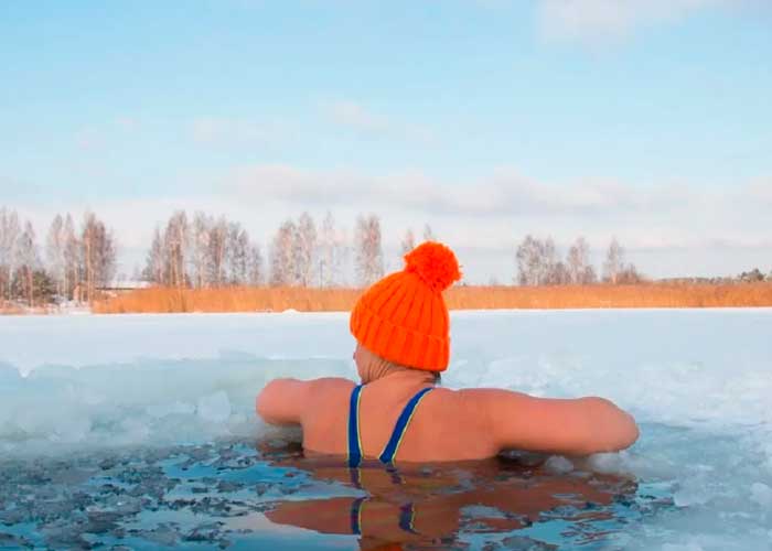 : Viral en TikTok por bañarse en lagos congelados