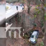 Camioneta termina en el río tras accidente vial en Nueva Segovia