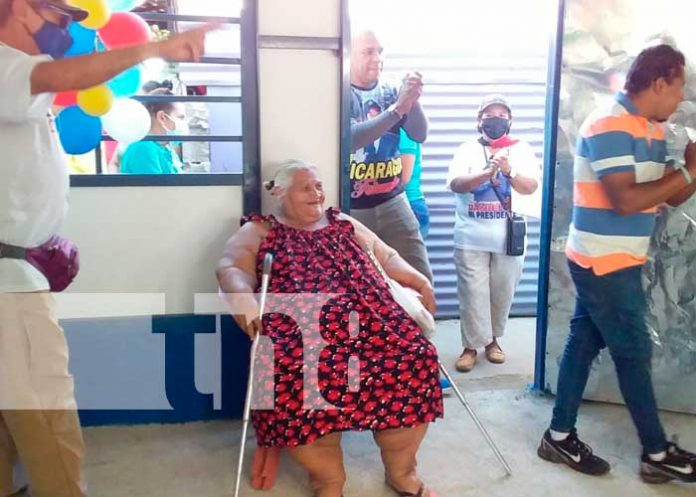 Entregan una vivienda digna en Managua, como regalo de cumpleaños a anciana