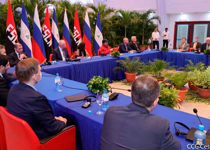 Presidente Daniel Ortega y Vicepresidenta se reunen con Delegación de Rusia.