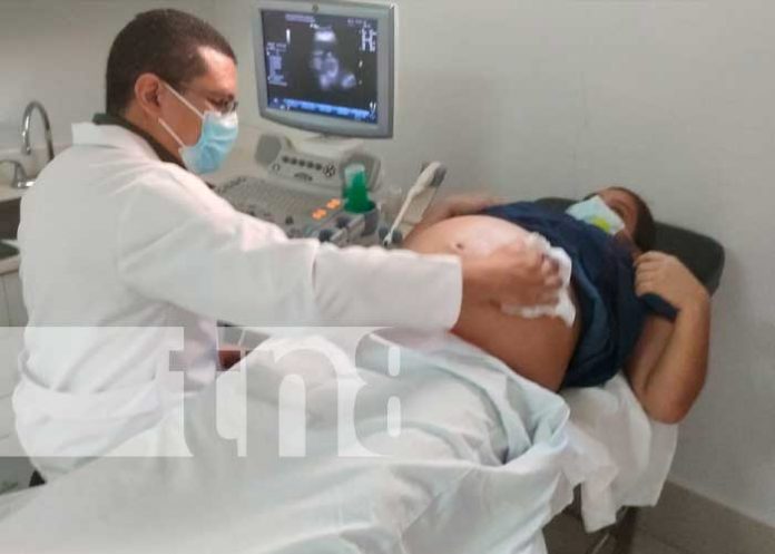 Embarazo gemelar y buena atención en los hospitales públicos de Managua