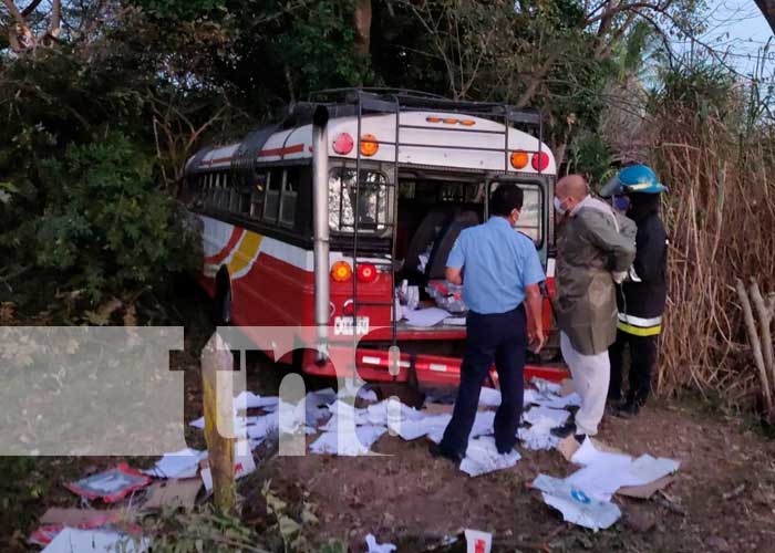 Bus se estrella y deja lesionados en Comalapa, Chontales 