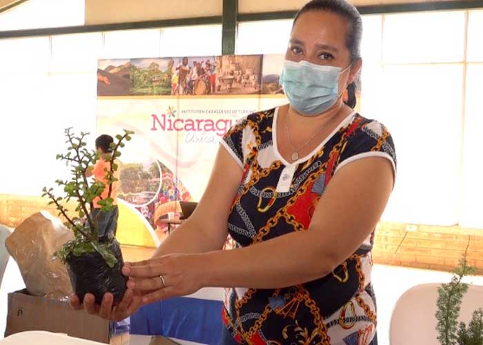 realizó un foro nacional de flores nativas, llevando como lema "Nicaragua Siempre Bella Y Radiante"
