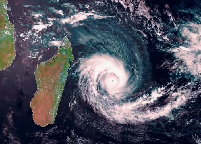 (Video) Poderoso ciclón en el Océano Índico amenaza Madagascar 