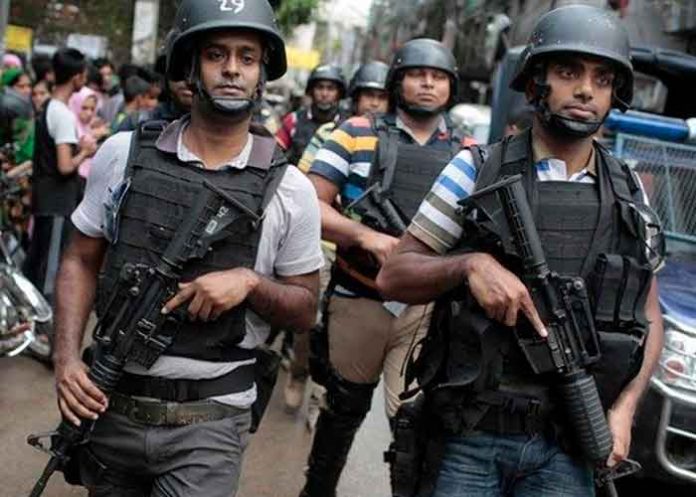 Condenan a muerte a dos policías en Bangladesh