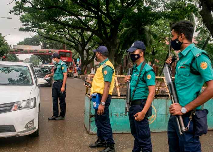 Condenan a muerte a dos policías en Bangladesh