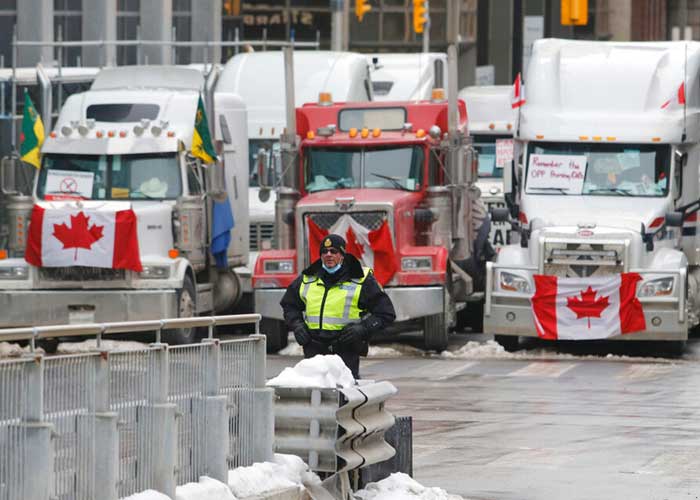 Cierre de planta de Ford por protestas en Canadá