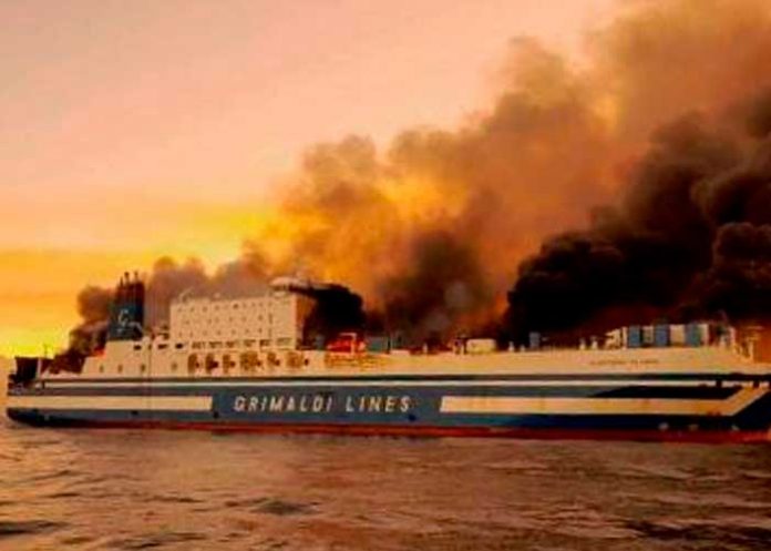 Se incendia un ferry en las islas de Grecia