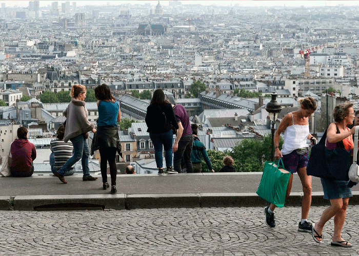 Francia pone fin a uso obligatorio de mascarillas en bares y restaurantes 