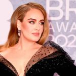 Adele desata rumores de compromiso al lucir un espectacular anillo