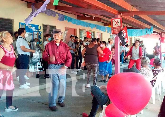 Celebración del 14 de febrero con adultos mayores de Nicaragua