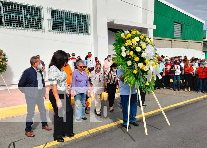 Ofrenda floral en honor a Sandino por parte de la Asamblea Nacional