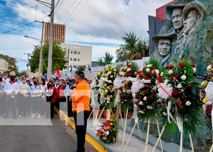 Ofrenda floral en honor a Sandino por parte de la Asamblea Nacional