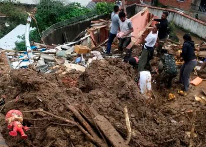 ¡De terror! Más de 100 muertos por torrenciales lluvias en Brasil