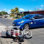 Taxista irrespeta señal de tránsito y provoca accidente en Managua