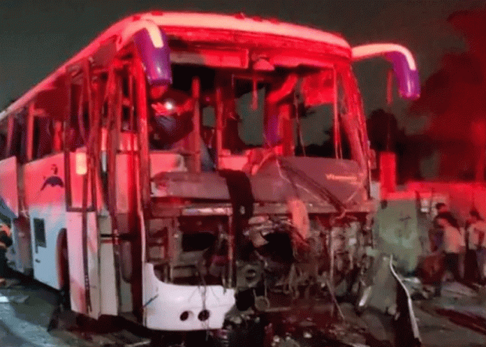 Al menos un muerto y 42 heridos tras explosión de autobús en China