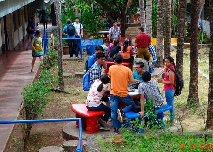 Ambiente de clases en una universidad de Nicaragua