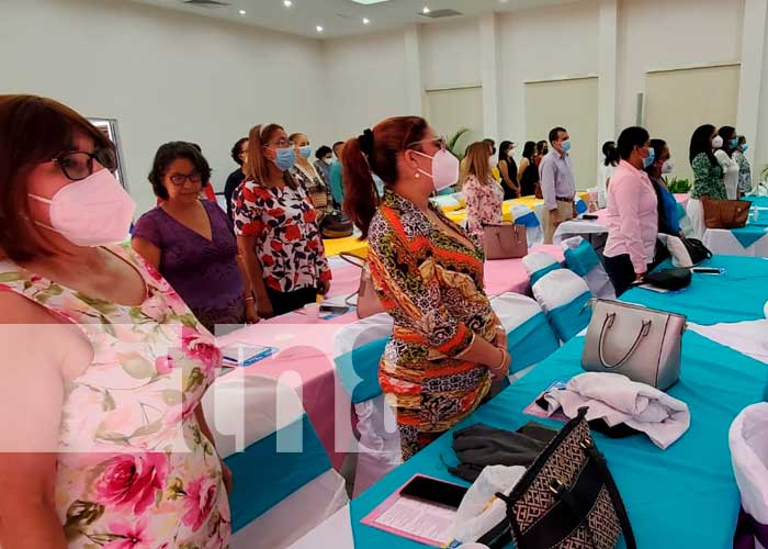 Especialistas de odontología capacitándose en Nicaragua
