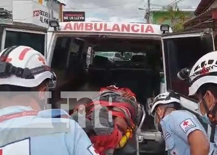 Traslado a hospital a joven que recibió descarga eléctrica en Estelí