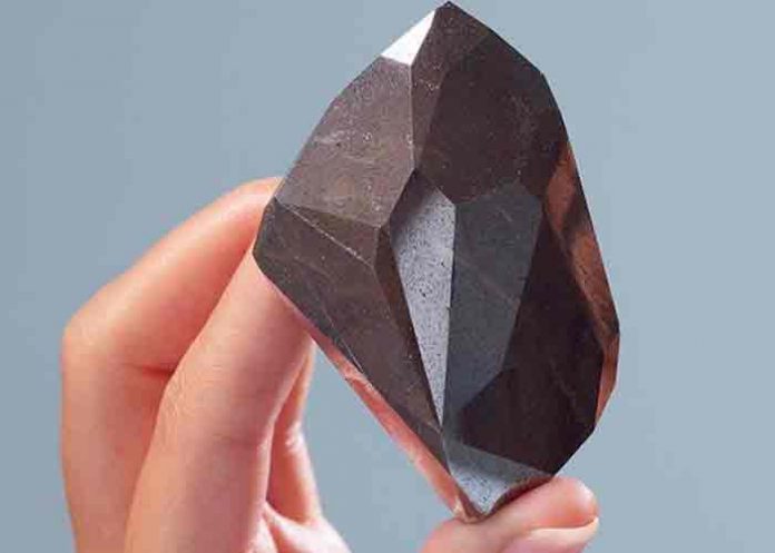 El mayor diamante negro natural del mundo, vendido por 4,3 MDD