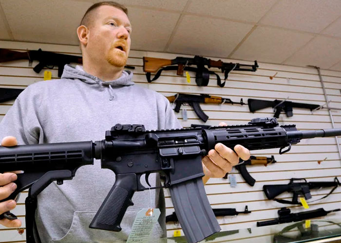 ¡Polémica! Fabrican rifle semiautomático 'para niños' en Estados Unidos