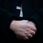 A podrirse en la cárcel sacerdote que drogó y violó a mujer en Florida