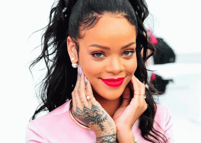¡La sensación! Rihanna presume su embarazo con revelador look