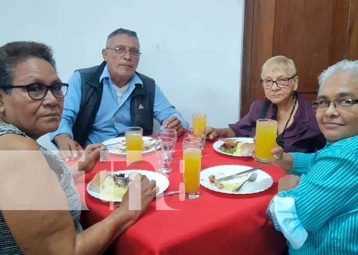 Celebración con adultos mayores de Granada