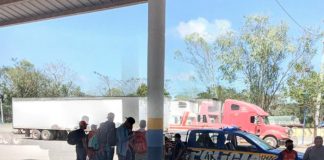 Autoridades de Guatemala detienen a masiva caravana de hondureños