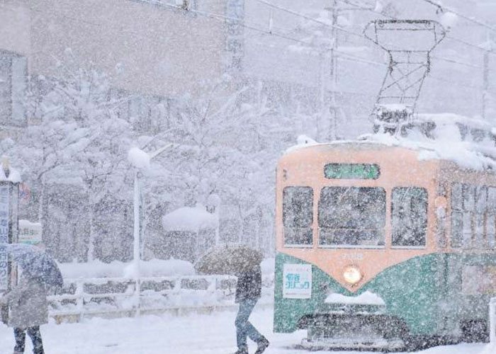 Fuertes nevadas azotan el norte de Japón 