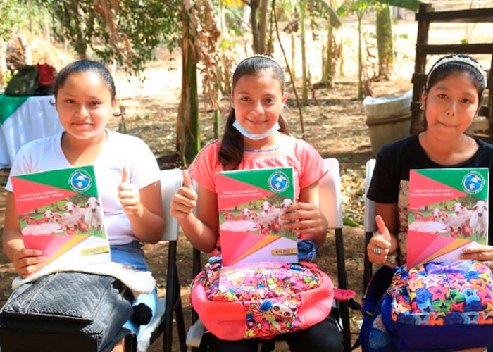 Inician clases en escuelas técnicas del campo "Augusto C. Sandino", en Nicaragua