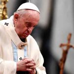 El papa condena mutilación genital de niñas y tráfico de mujeres
