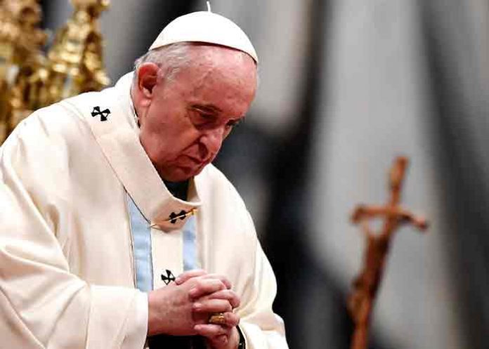 El papa condena mutilación genital de niñas y tráfico de mujeres