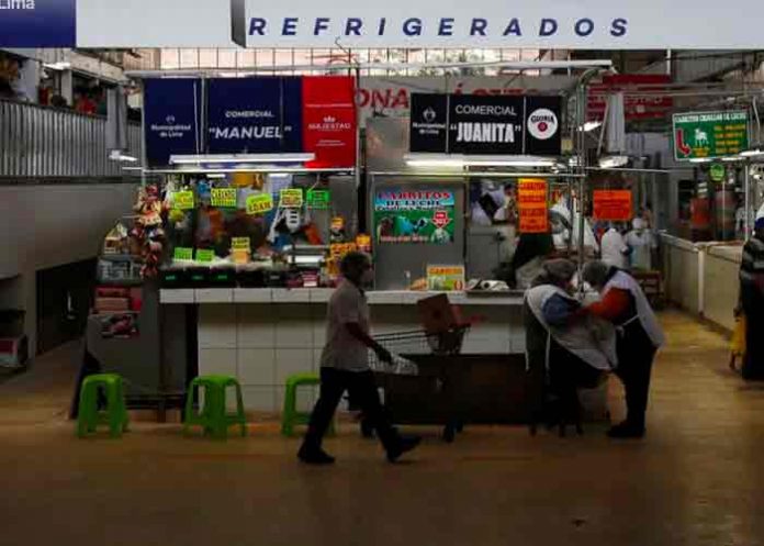 Perú retira restricciones de aforo por covid-19 para espacios cerrados