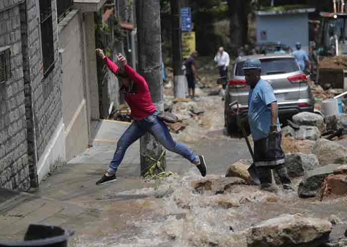 Las lluvias que arrasaron ciudad brasileña deja más de 200 muertos