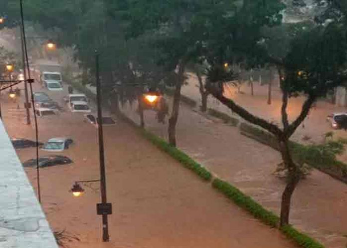 Las lluvias que arrasaron ciudad brasileña deja más de 200 muertos