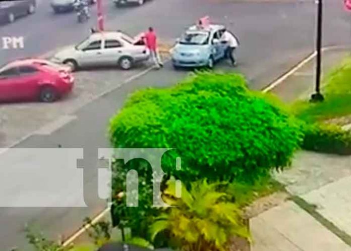 Videoclip con violencia desatada entre conductores en Managua