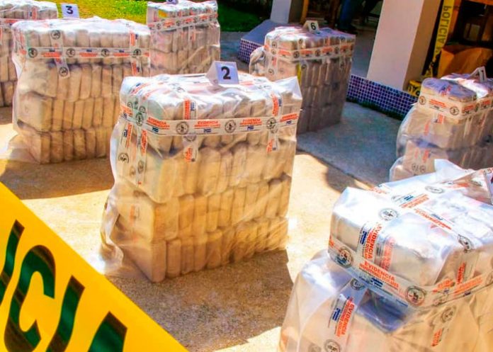 Incautan 300 kilos de cocaína en el océano Pacífico de El Salvador