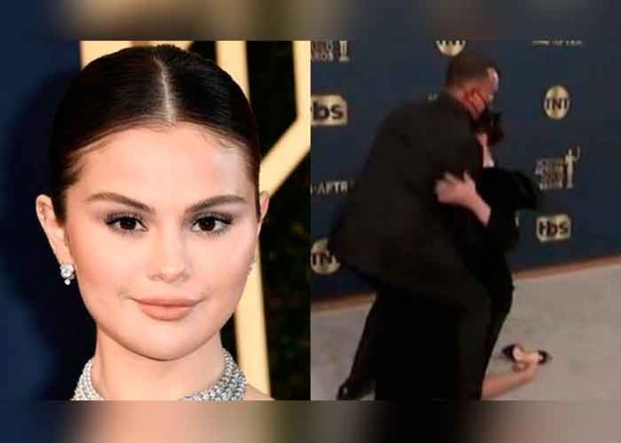 SAG Awards 2022: Selena Gomez sufrió tropezón en plena alfombra roja