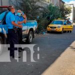 Investigan taxi que fue abandonado en Managua