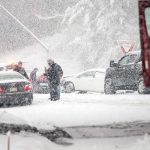 ¡Caos total! Choque masivo por tormenta de nieve en Illinois (Video)