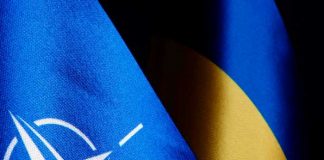 Bandera de Ucrania y de la OTAN