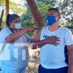 Visita casa a casa para vacunar contra el COVID-19 en Managua