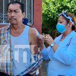 Vacunación para pobladores del barrio El Edén, en Managua