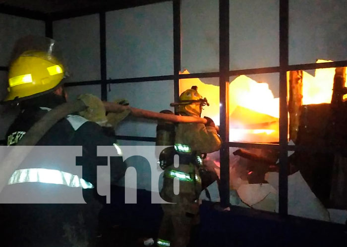 Incendio dejó en la intemperie a una familia en Estelí