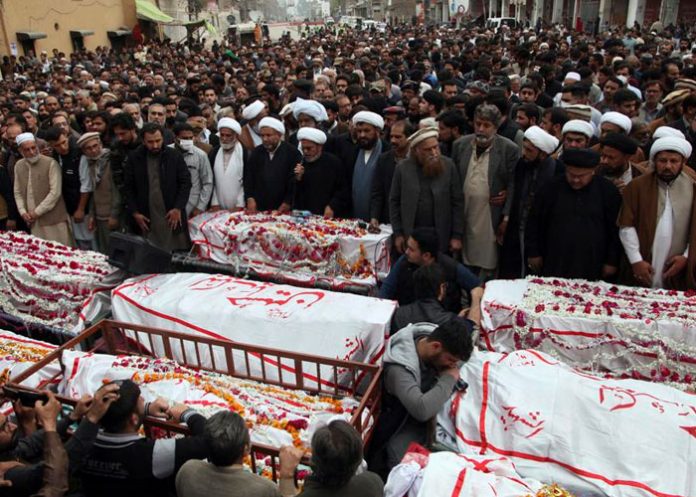 Asciende a 63 la cifra de muertos en ataque en mezquita de Pakistán